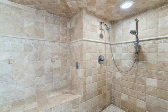 bathroom featuring a tile shower