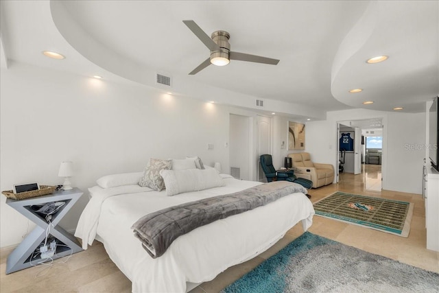 bedroom with ceiling fan