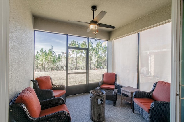 sunroom with ceiling fan