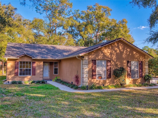 single story home featuring a front yard