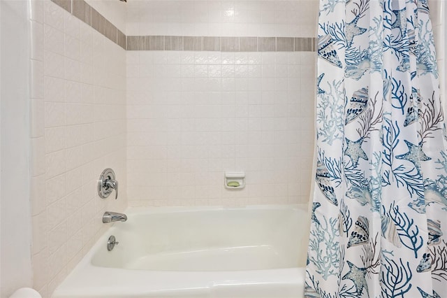 bathroom with shower / tub combo with curtain