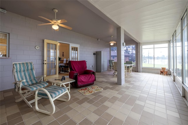 sunroom / solarium with ceiling fan