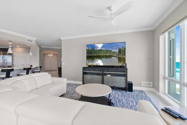 living area featuring visible vents, plenty of natural light, and baseboards