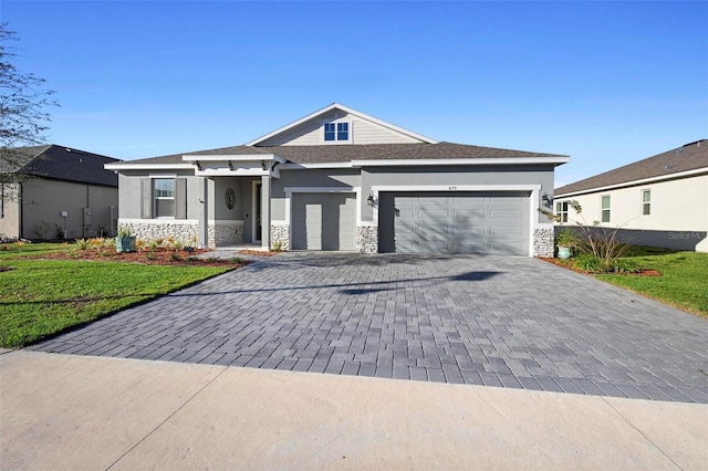 view of front of property featuring a front yard and a garage