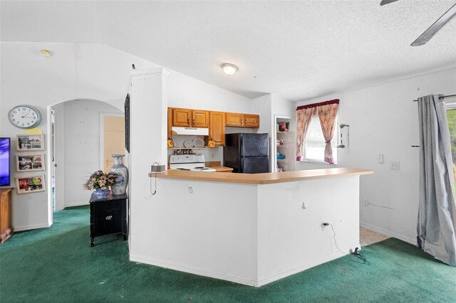 kitchen featuring under cabinet range hood, a peninsula, light countertops, white range with electric stovetop, and freestanding refrigerator