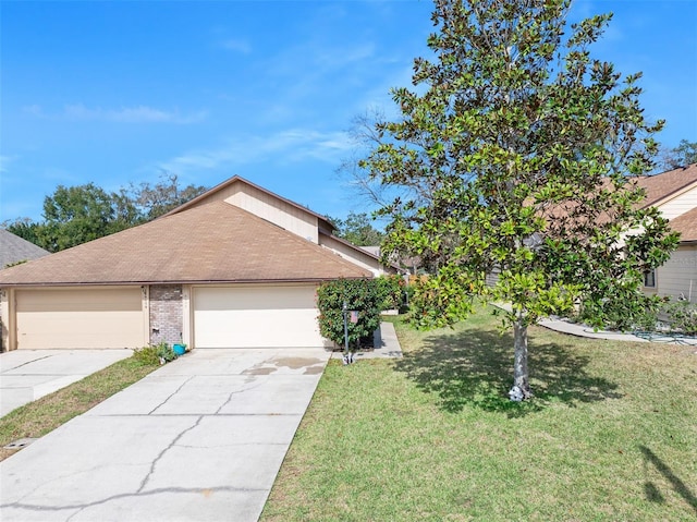 view of front of property featuring a front yard and a garage