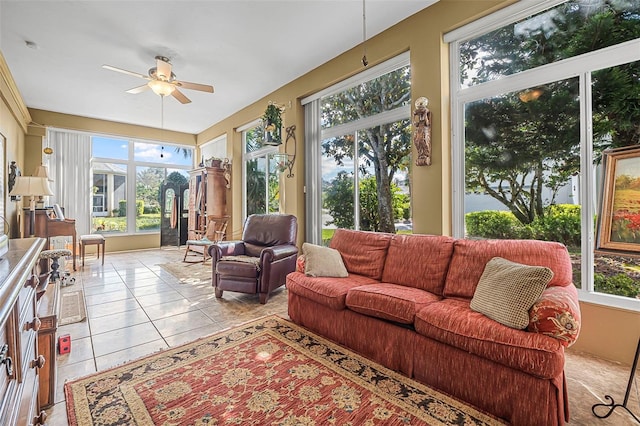 sunroom with ceiling fan