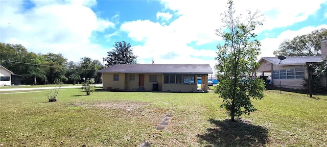 view of front of house featuring a front yard