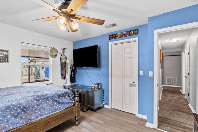 445 Virginia Ave, Saint Cloud, FL 34769 - bedroom featuring wood finished floors, baseboards, a ceiling fan, and a closet