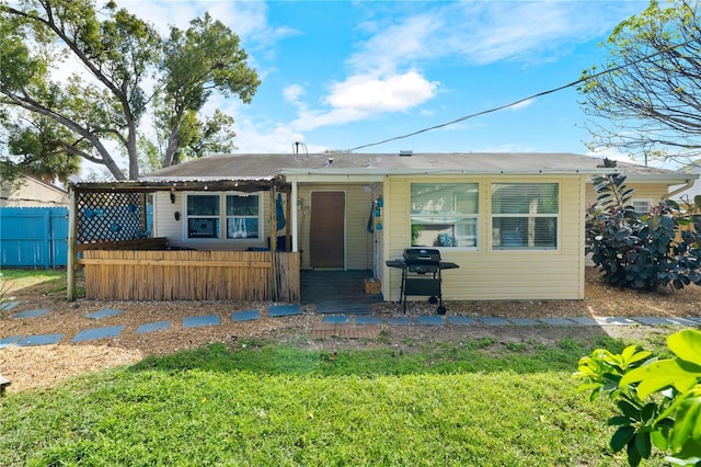 view of front of house with fence and a front yard