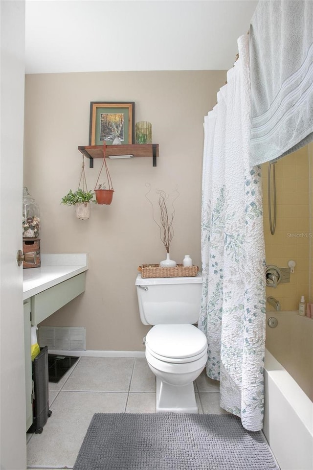 full bath with baseboards, shower / bath combo with shower curtain, toilet, and tile patterned floors