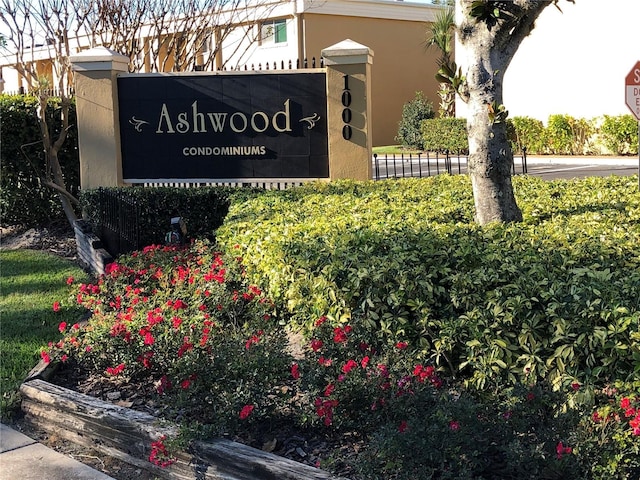 view of community / neighborhood sign