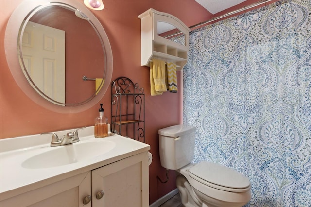 full bath featuring a shower with shower curtain, vanity, and toilet