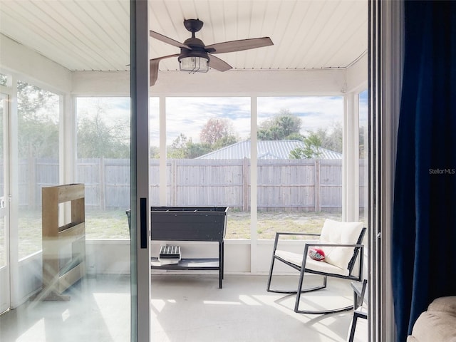 sunroom featuring ceiling fan