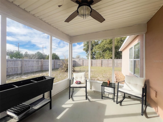 sunroom featuring a ceiling fan