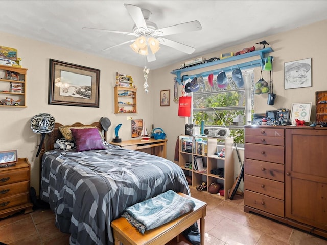 bedroom featuring ceiling fan