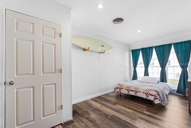 bedroom with baseboards, visible vents, wood finished floors, and recessed lighting