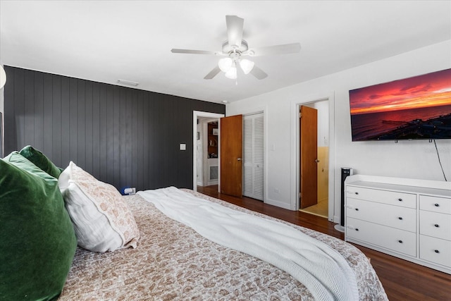 bedroom with dark wood finished floors, visible vents, and a ceiling fan