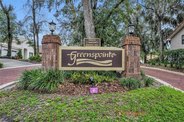 view of community / neighborhood sign