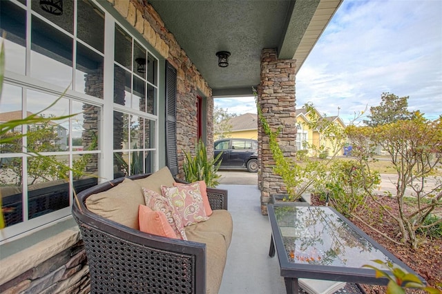 balcony featuring an outdoor hangout area