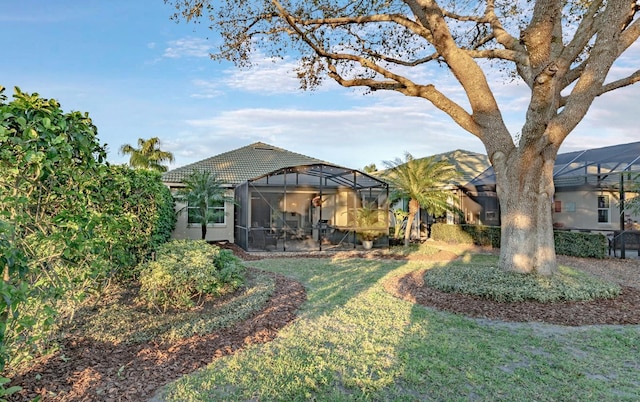 view of yard with a lanai