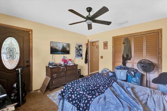 bedroom with a ceiling fan, a closet, and visible vents