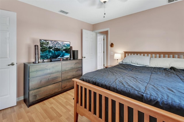 bedroom with light wood-style flooring, visible vents, and ceiling fan