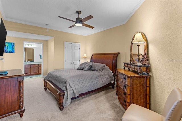 bedroom with ceiling fan, a textured wall, connected bathroom, ornamental molding, and carpet