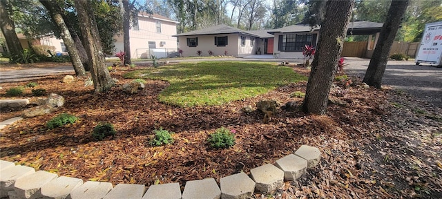 view of front of house with fence and a front lawn