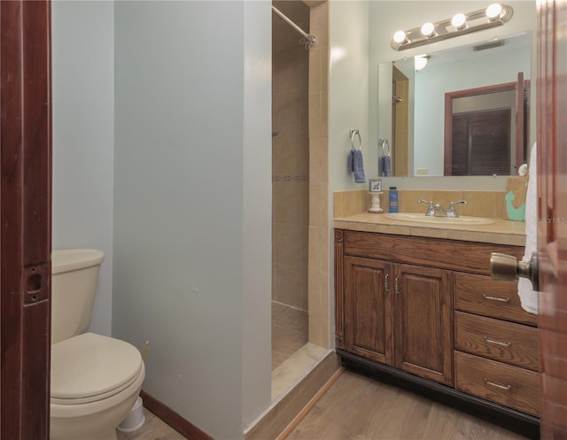 3960 Willow Trail Run Unit 45, Port Orange, FL 32127 - bathroom with tiled shower, vanity, and wood finished floors