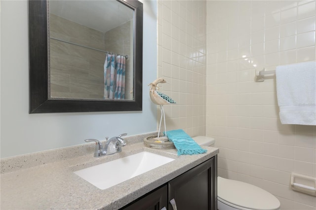 3960 Willow Trail Run Unit 45, Port Orange, FL 32127 - full bathroom featuring vanity and a shower with curtain