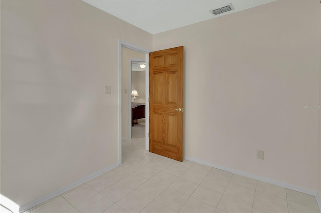 empty room with visible vents and baseboards