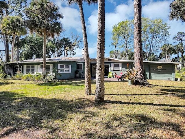 view of front facade with a front yard