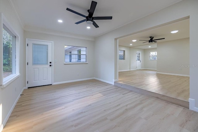 foyer featuring ceiling fan, recessed lighting, baseboards, light wood-style floors, and ornamental molding