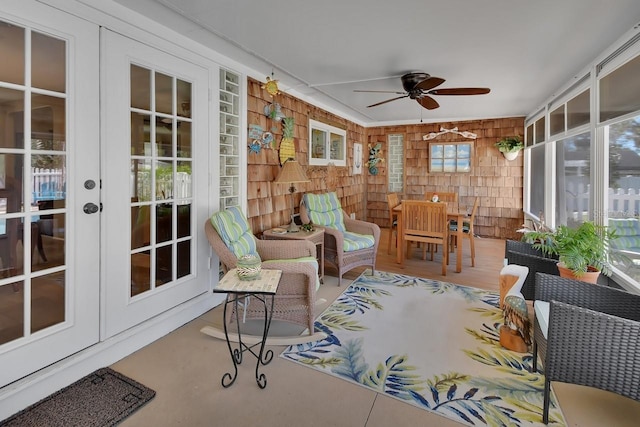 sunroom / solarium featuring a ceiling fan