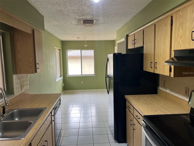 kitchen with tasteful backsplash, visible vents, stainless steel electric stove, ventilation hood, and a sink