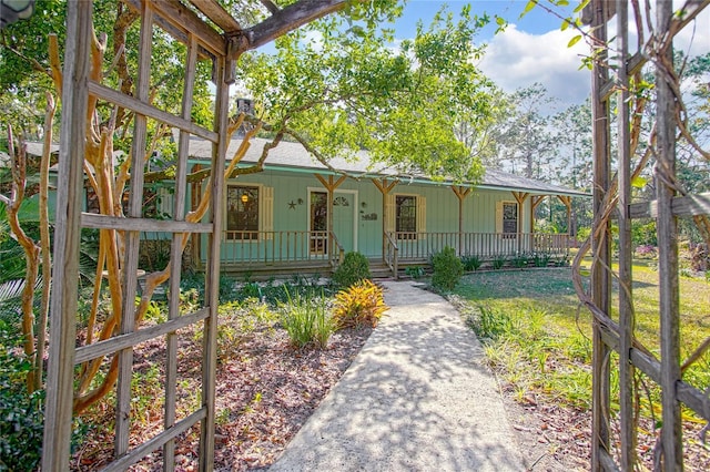 view of front of house featuring covered porch