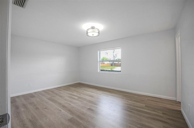 1986 Big Oak Dr, South Daytona, FL 32119 - spare room with visible vents, wood finished floors, and baseboards