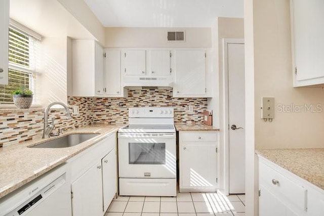 kitchen featuring visible vents, backsplash, custom exhaust hood, white appliances, and a sink