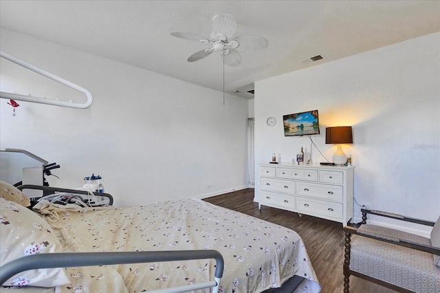 bedroom featuring dark wood-type flooring, visible vents, and ceiling fan