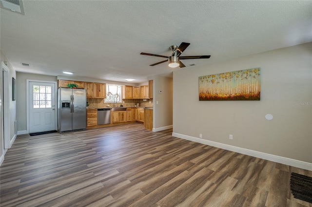 kitchen featuring tasteful backsplash, visible vents, baseboards, stainless steel appliances, and dark wood-style flooring