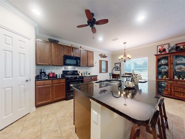 kitchen with visible vents, ornamental molding, a sink, black appliances, and ceiling fan with notable chandelier