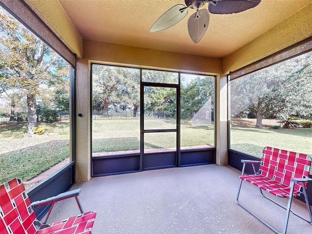 sunroom with ceiling fan