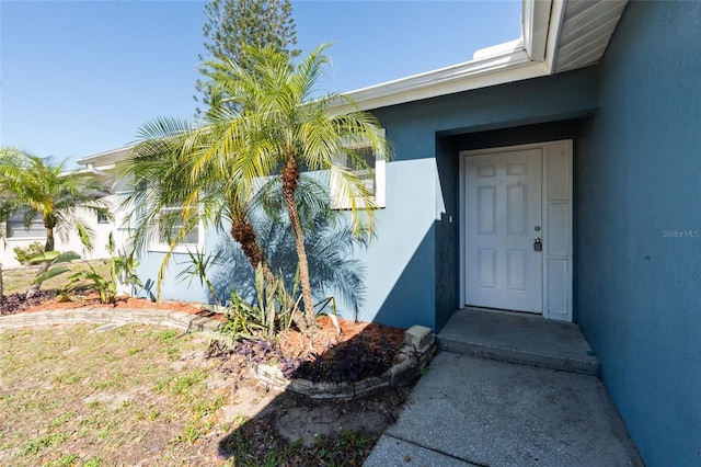 property entrance featuring stucco siding