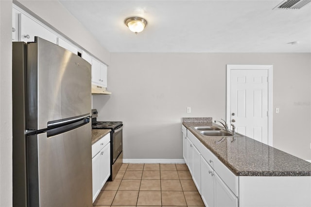 kitchen with visible vents, under cabinet range hood, freestanding refrigerator, black / electric stove, and a sink