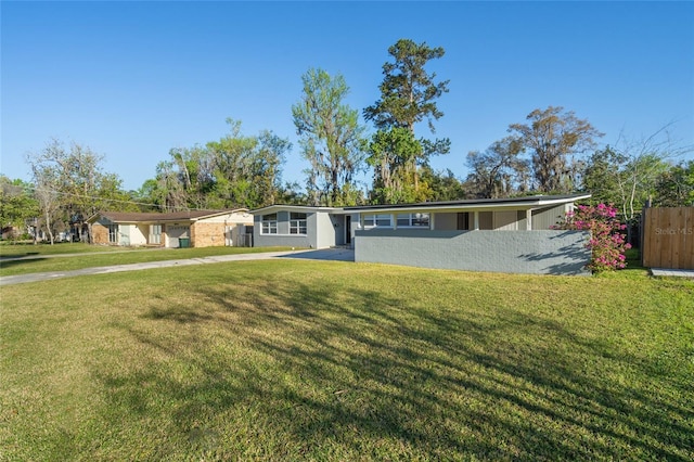 view of front of home featuring a front yard and fence