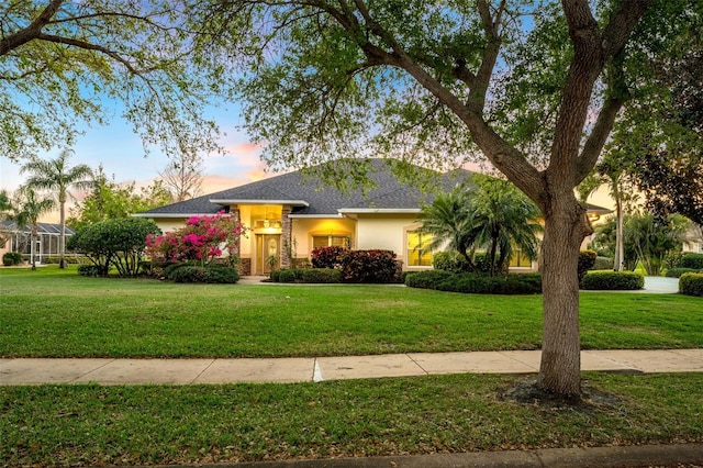 view of front of house featuring stucco siding and a front yard