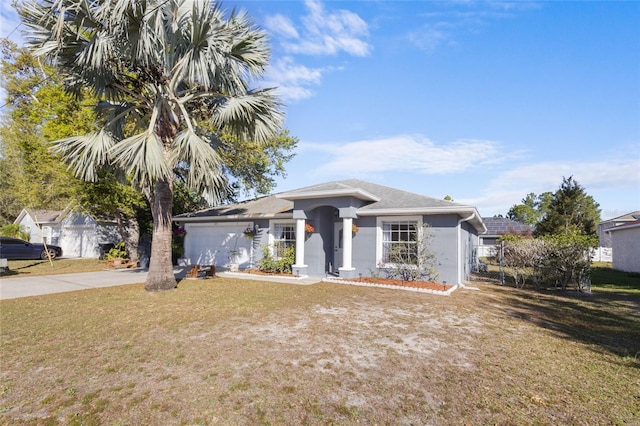723 Pelican Ct, Kissimmee, FL 34759 - view of front of house featuring stucco siding, a front lawn, concrete driveway, and an attached garage