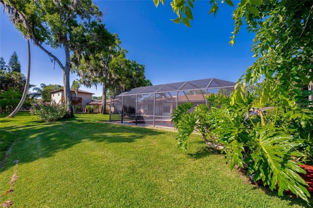 view of yard with a lanai