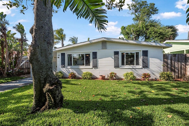 82 Margaret Rd, Ormond Beach, FL 32176 - view of front of house with a front yard and fence